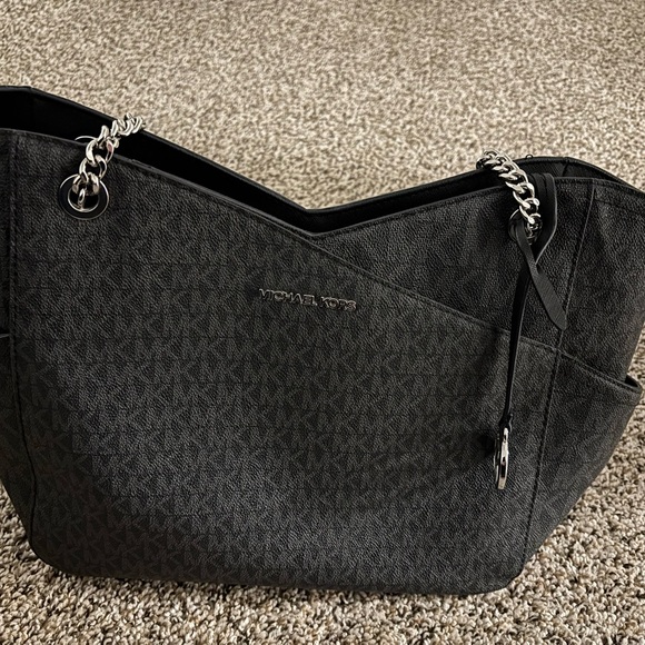 Michael Kors - Picture 2 of 6